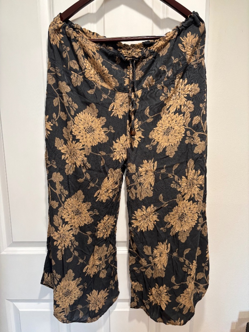 Poofy pants, floral design, size L